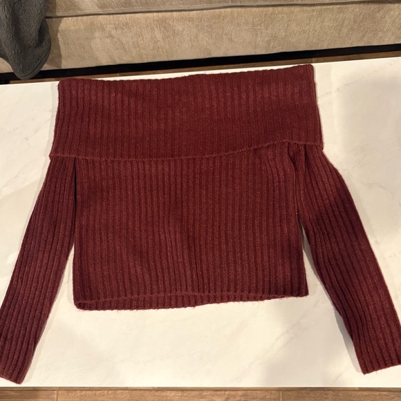 Abercrombie Ribbed Foldover Off-The-Shoulder Sweater. Brand new with tags - Picture 2 of 7